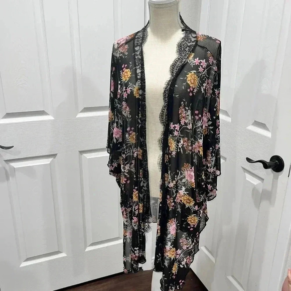 Established 1946 Floral Kimono with Lace Trim - Picture 2 of 6